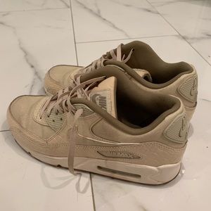 Blush & nude Nike Airmax